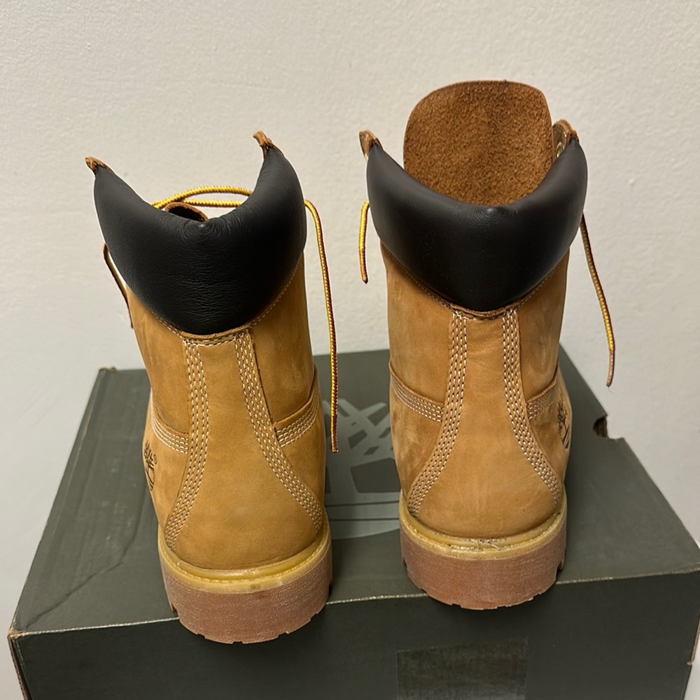 HOST PICK 🎁🎁🛍️ Timberland Tan and Black Ankle Boots with Nubuck Leather. - Picture 9 of 12